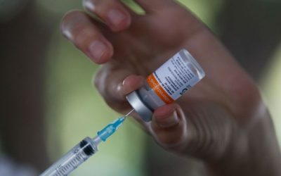 Vacinação de profissionais da educação é urgente, aponta debate