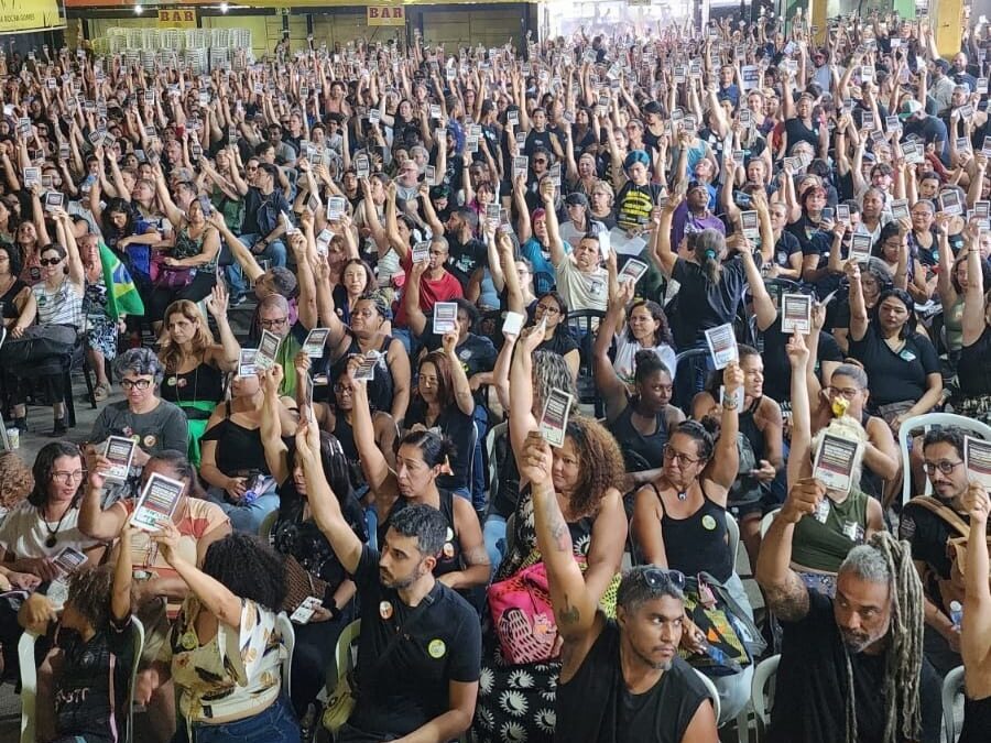 FETEERJ E SINPRO MACAÉ E REGIÃO SE SOLIDARIZAM COM A GREVE DOS PROFISSIONAIS DAS ESCOLAS MUNICIPAIS DO RIO